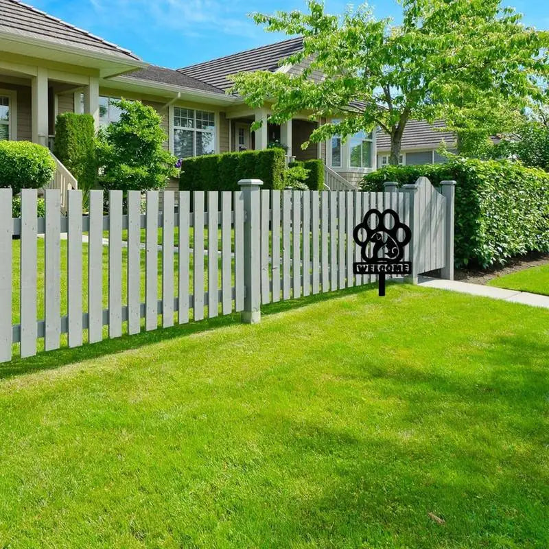 Metal Stake Garden Decor Outdoor Decorations Metal Yard Art Dog Footprint Lawn Ornaments Sturdy Cute Garden Statues Animal